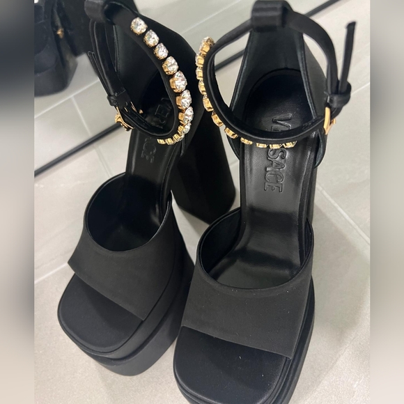 NEW Versace Medusa Aevita Platform - Picture 1 of 7